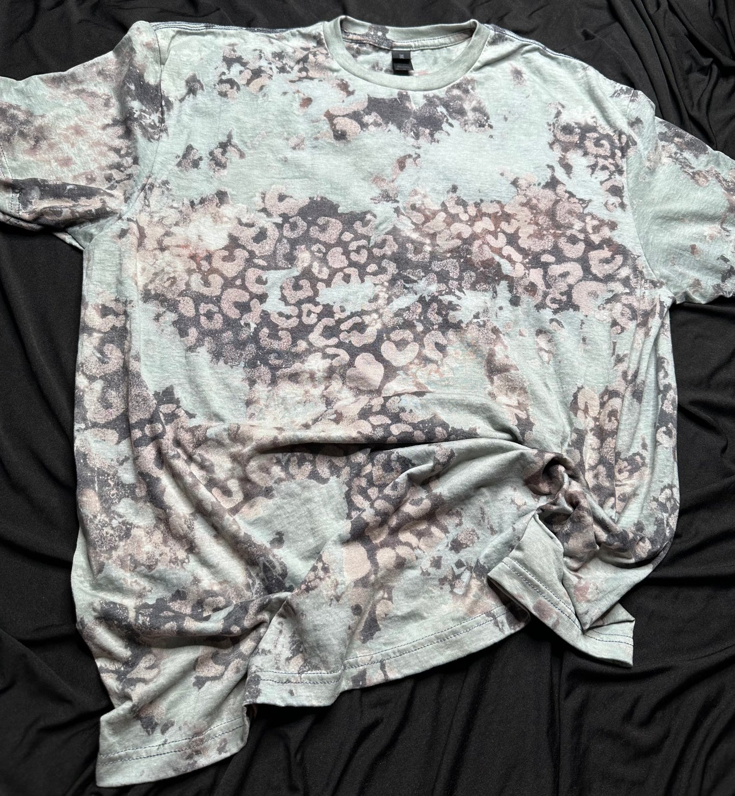 Blue Cheetah leopard bleached TEE